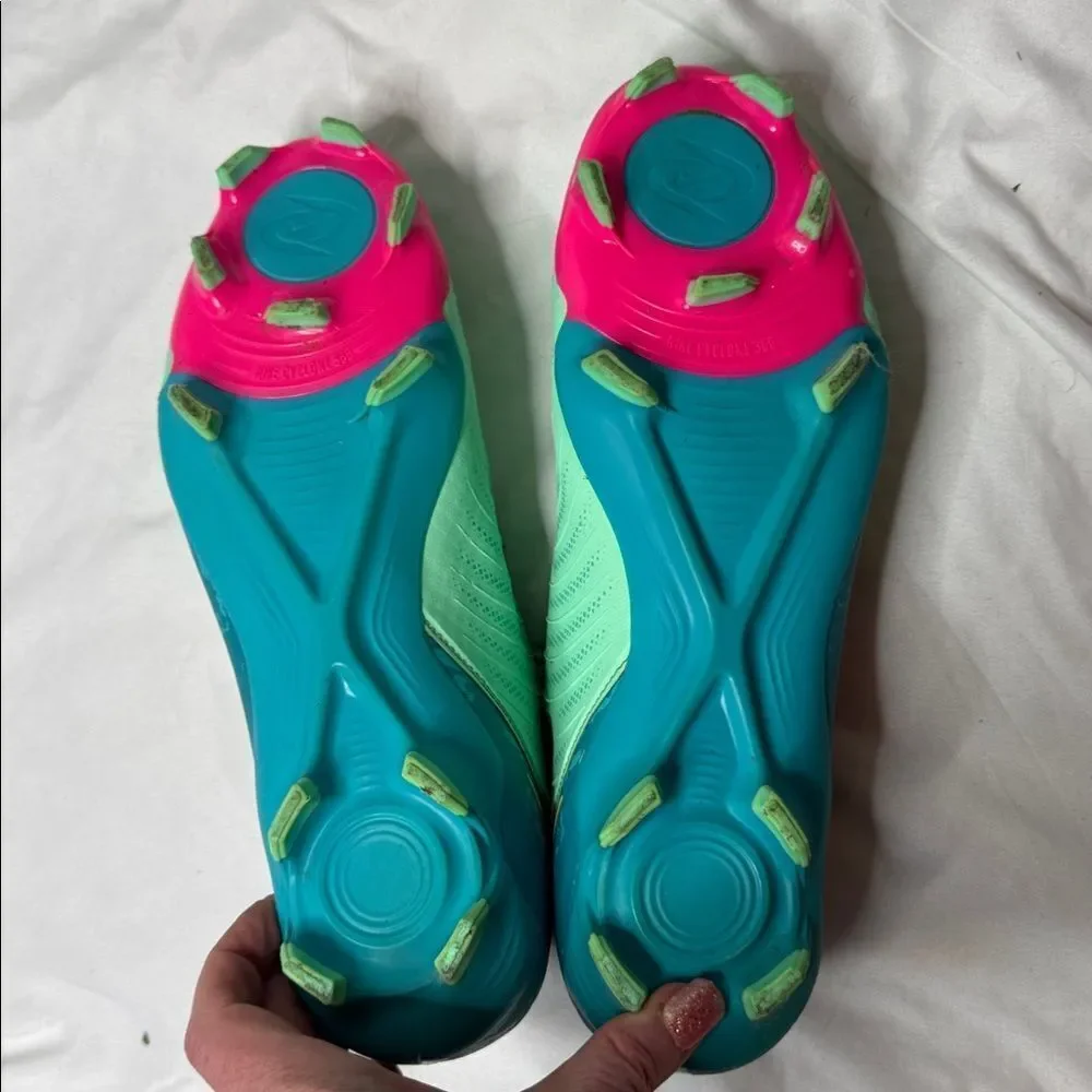 Nike Phantom Luna 2 Academy LV8 MG High Top Soccer Cleats FJ2561-300. Size 10.5.